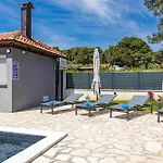 1 Bedroom Gorgeous In Διαμέρισμα *