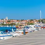 1 Bedroom Gorgeous In Διαμέρισμα Μεντουλίν
