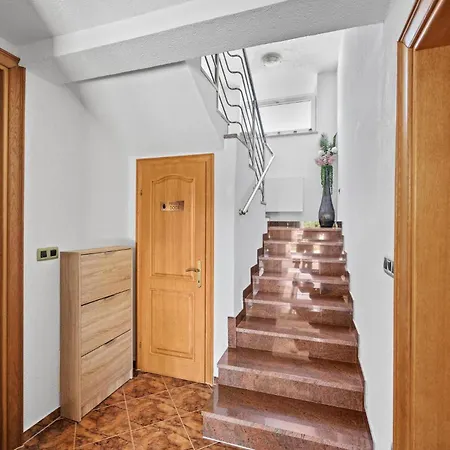 1 Bedroom Gorgeous In Medulin