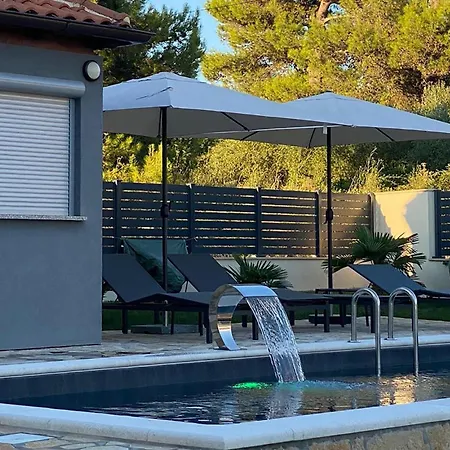 1 Bedroom Gorgeous In Apartament *