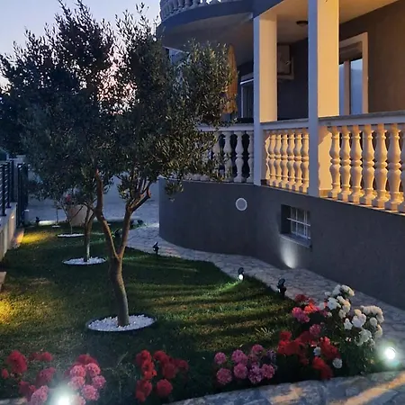 1 Bedroom Gorgeous In Διαμέρισμα Μεντουλίν